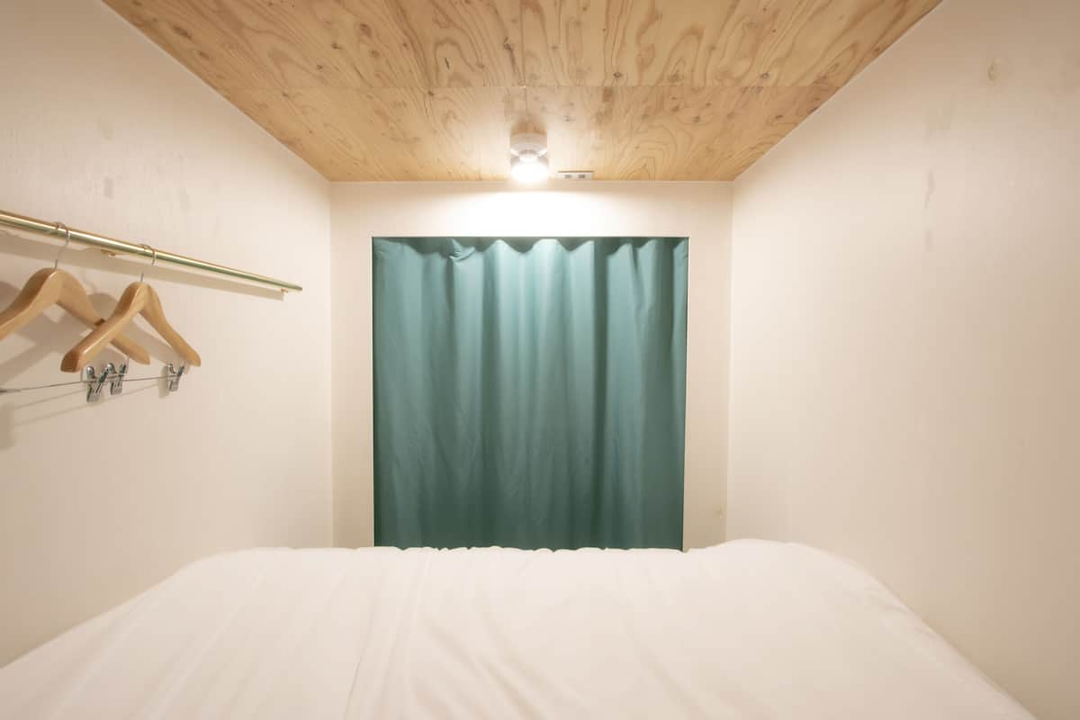 Blackout drapes, free WiFi, bed sheets