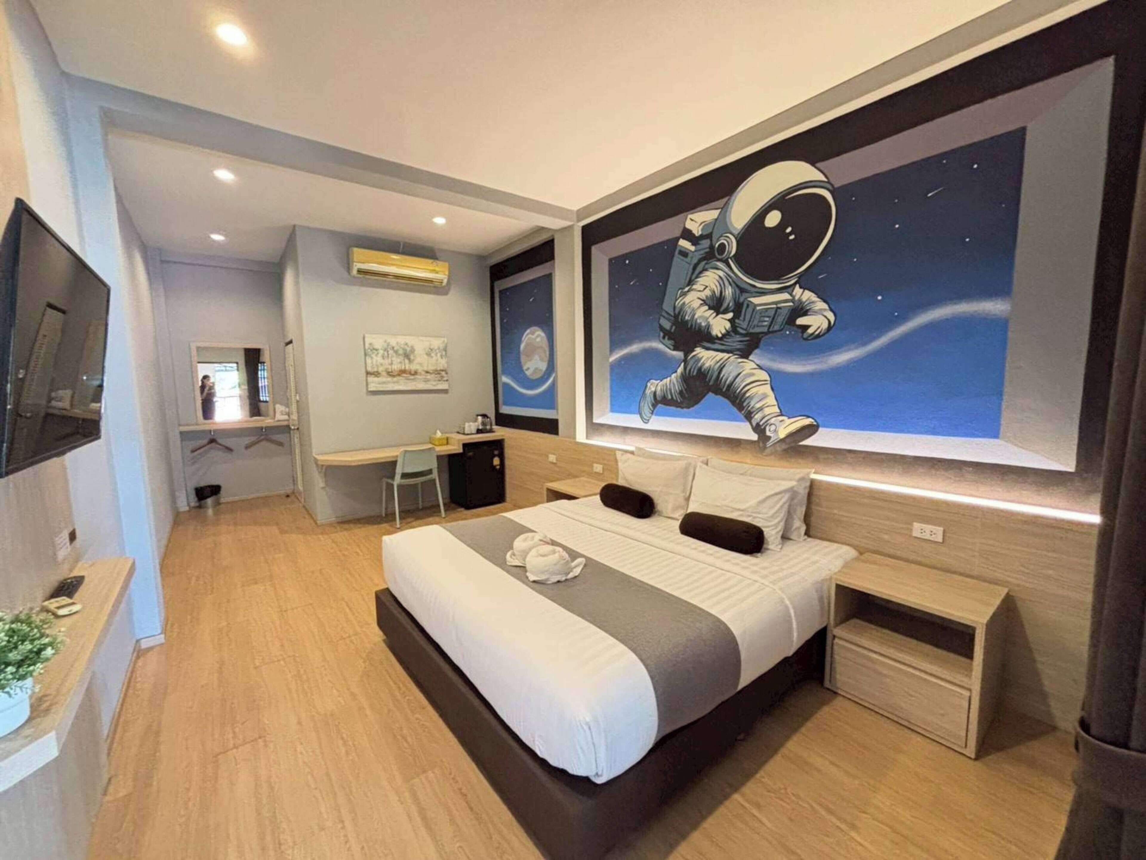 Free WiFi, bed sheets