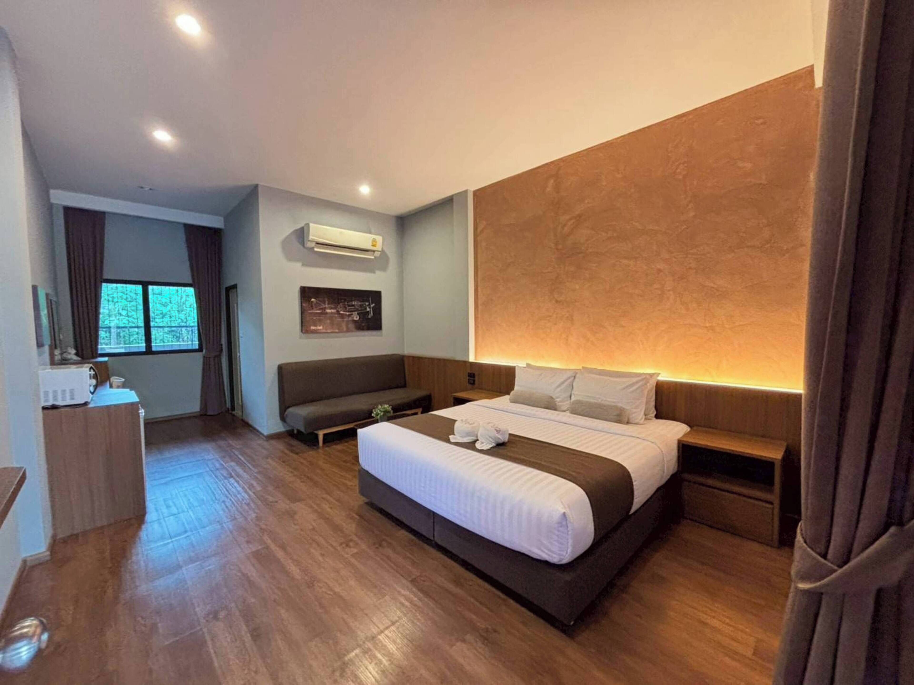 Free WiFi, bed sheets