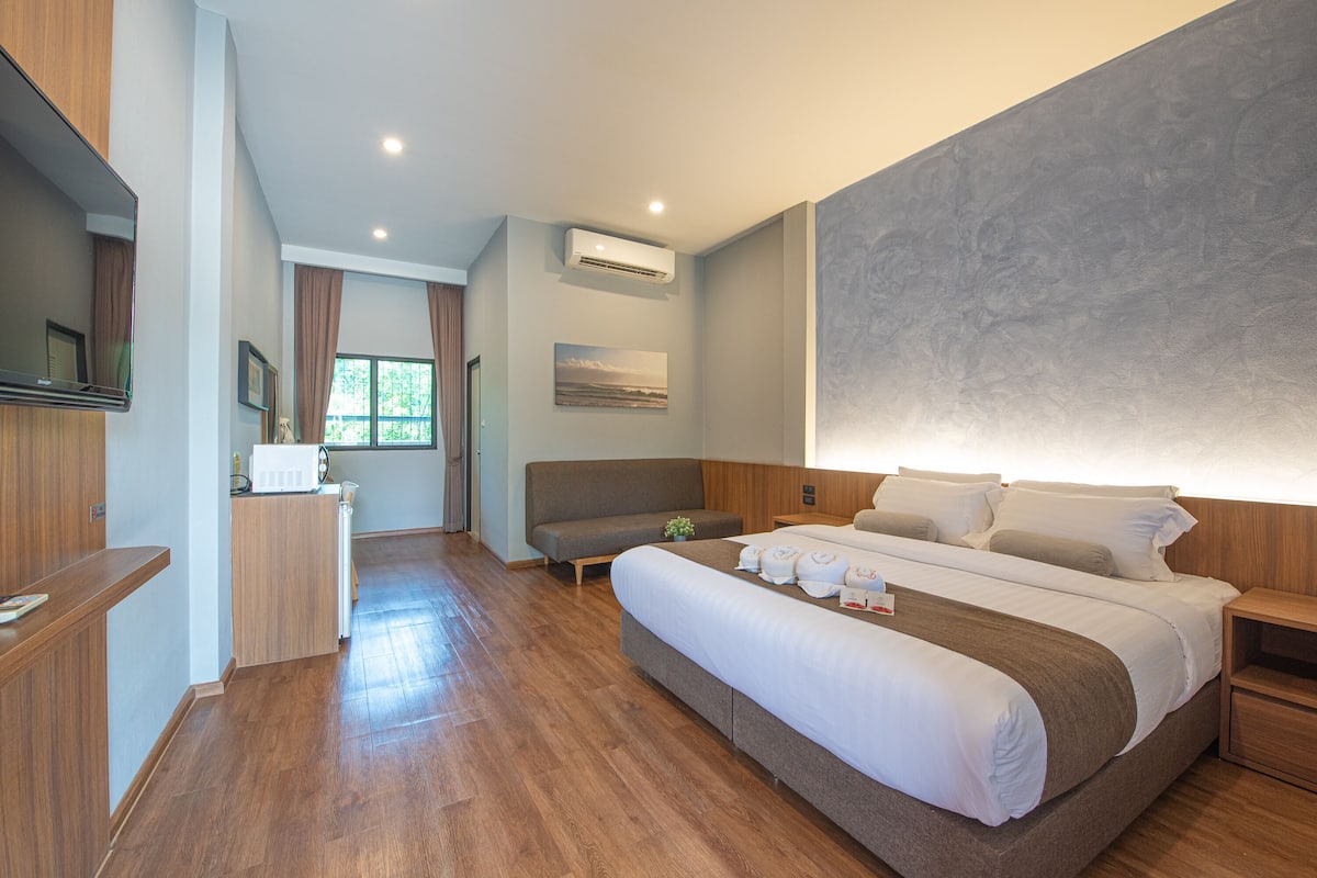 Suite, 1 Double Bed, Garden View