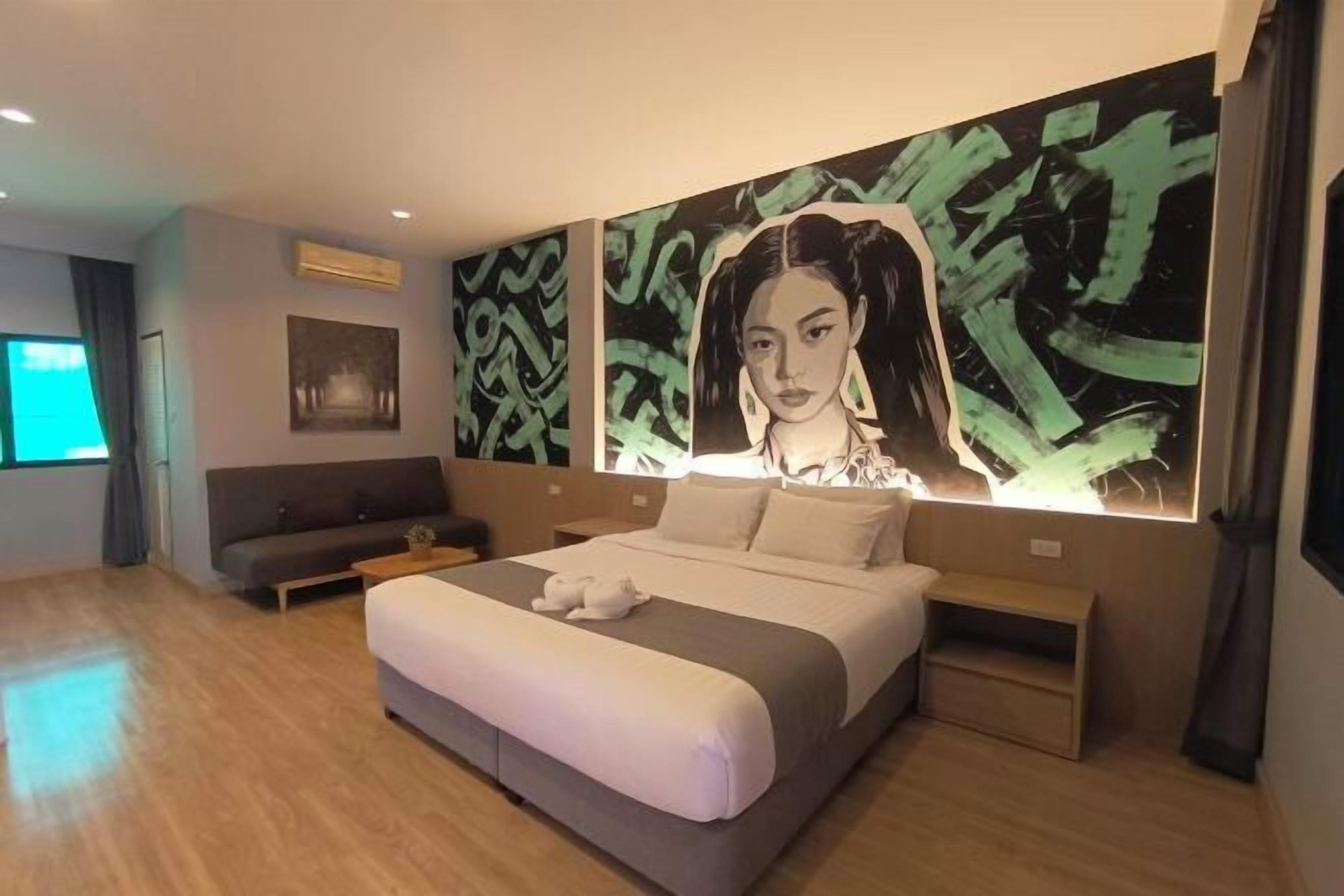 Free WiFi, bed sheets