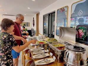 Petit déjeuner servi tous les jours en supplément