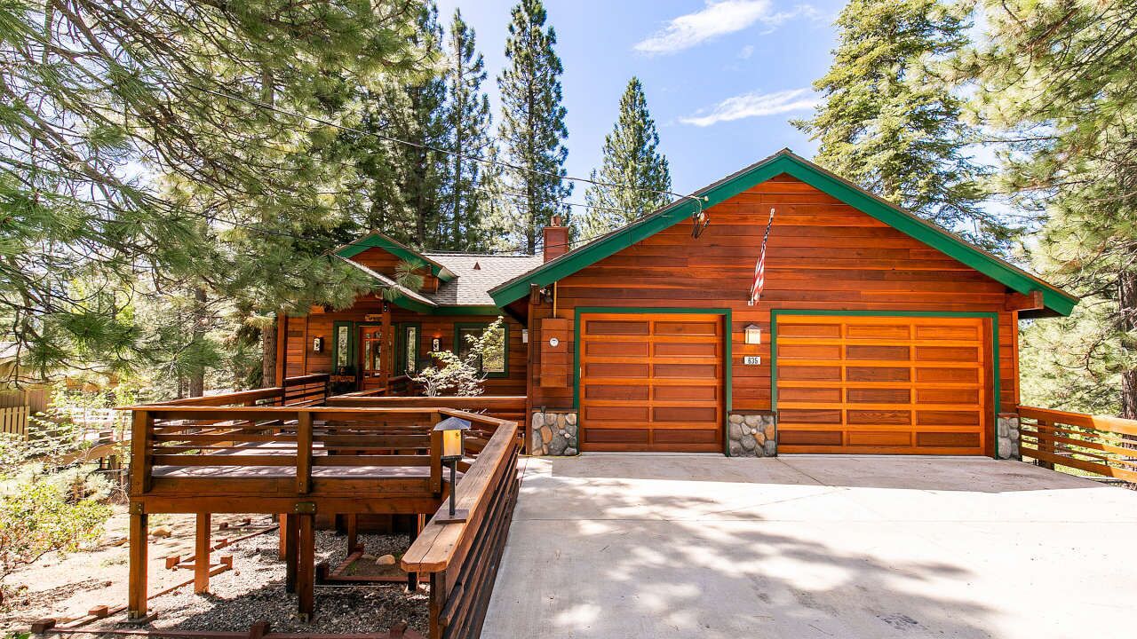 Crystal Peak Getaway in Incline Village, Nevada. Short walk to Lake Tahoe. 