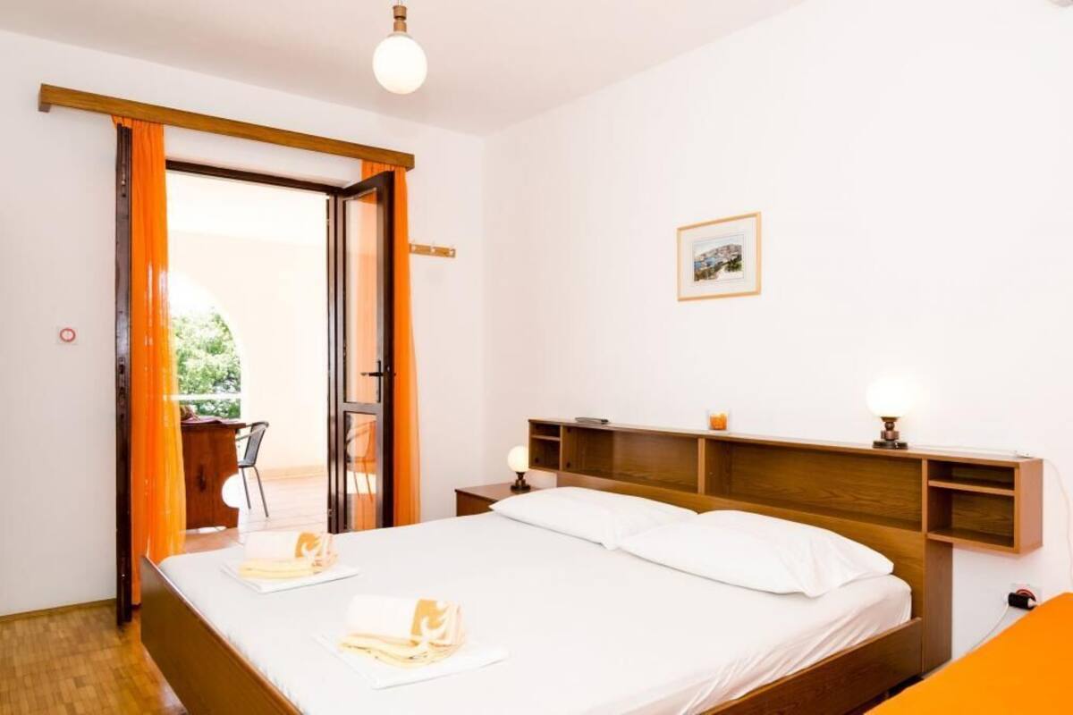 开间 (Studio with Terrace and Sea View (3)) | 客厅 | 电视