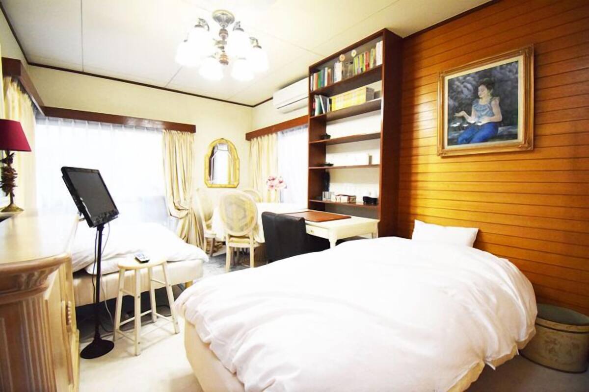 Triple Room D Non Smoking | Desk, iron/ironing board, WiFi (free)