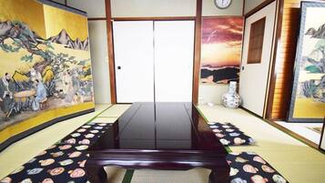 ํธ๋ฆฌํ๋ฃธ, ๊ธ์ฐ (E, Connecting Room) | ์ฑ
์, ๋ค๋ฆฌ๋ฏธ/๋ค๋ฆฌ๋ฏธํ, ๋ฌด๋ฃ WiFi