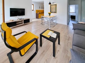 Unclassified image, 4 of 36, button