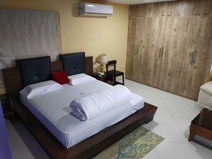 6 bedrooms, WiFi