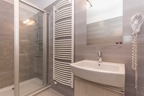 Shower, towels