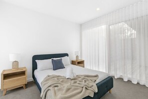 3 slaapkamers, een strijkplank/strijkijzer, wifi, beddengoed