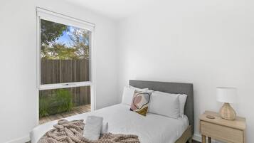 3 bedrooms, iron/ironing board, WiFi, bed sheets