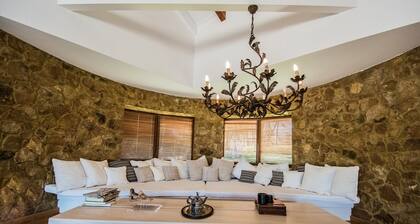 halu! Luxury Villa with Private Pool