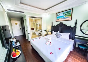 Minibar, in-room safe, desk, soundproofing - Dragon Hotel (Ha Long)