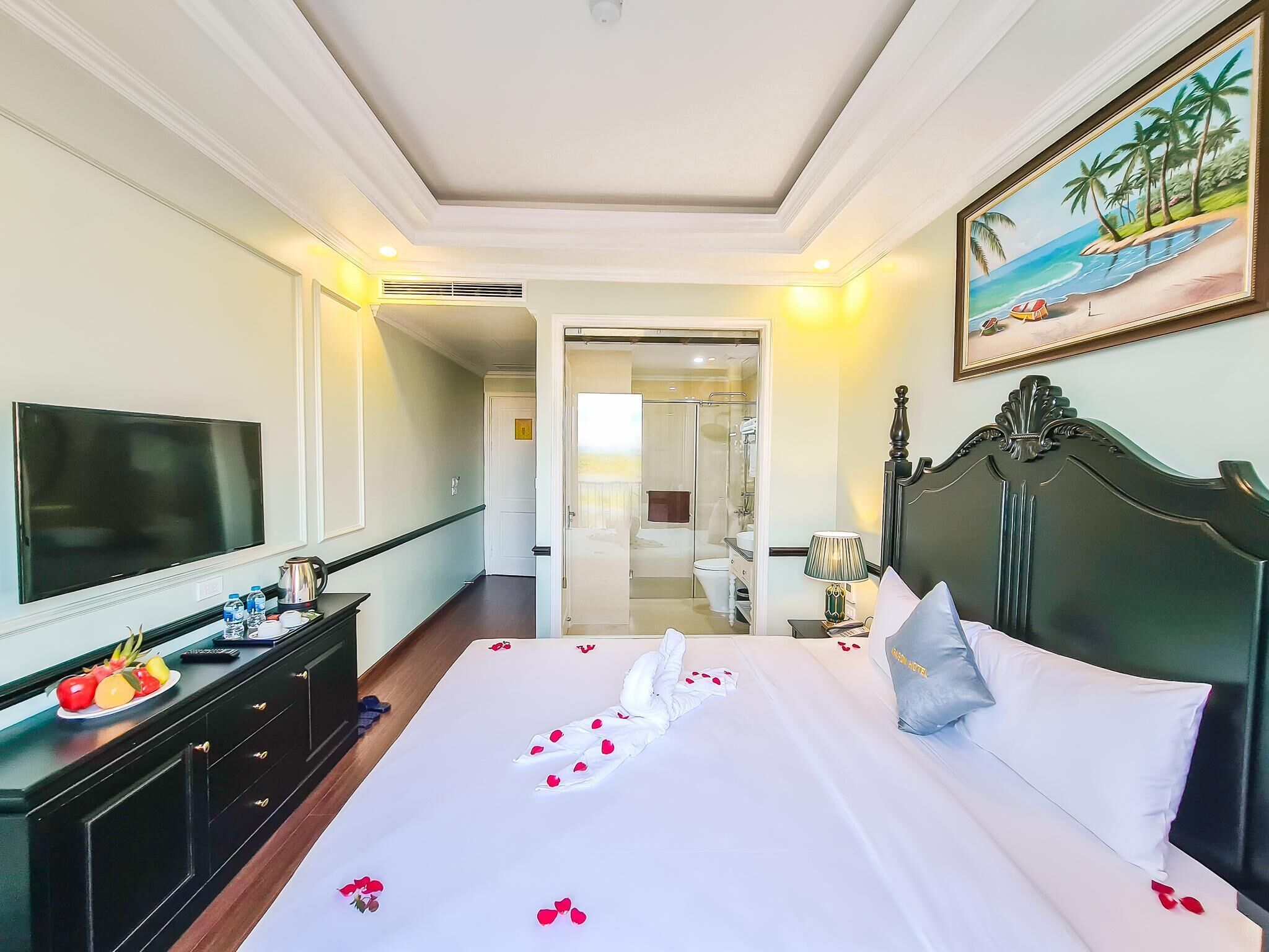Minibar, in-room safe, desk, soundproofing