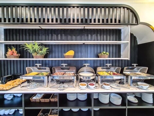 Front of property - Dragon Hotel (Ha Long)