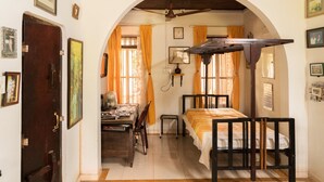 Unclassified image, 4 of 26, button - Kootungal Sadanand House (Cherthala)