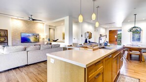 Interior - Luana Villa 18C 3 bedroom Private Oasis w/ huge Lanai, BBQ & Garage (Kaanapali)