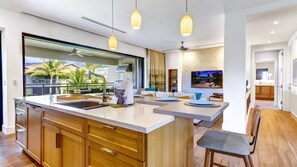 Interior - Luana Villa 18C 3 bedroom Private Oasis w/ huge Lanai, BBQ & Garage (Kaanapali)