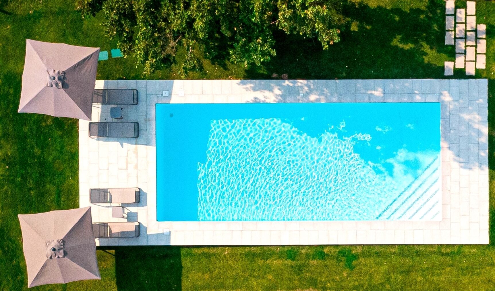 2 piscinas externas, guarda-sóis, espreguiçadeiras