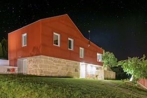 Façade de l’hébergement - soirée/nuit