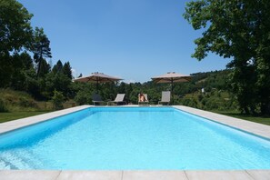 2 piscinas externas, guarda-sóis, espreguiçadeiras