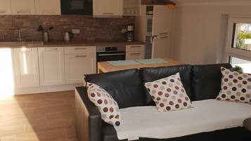 Smart TV, table tennis