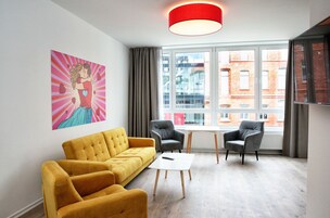 Studio Suite | Living area | 49-inch Smart TV with cable channels, TV