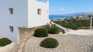 Unclassified image, 2 of 11, button - WanderNest Cozy Corner vibe 8 (Heraklion Prefecture)