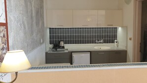 Unclassified image, 3 of 11, button - WanderNest Cozy Corner vibe 8 (Heraklion Prefecture)
