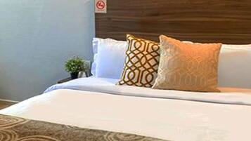 Double, Window, DAYUSE, 5 hours: 4PM-9PM | In-room safe, desk, free WiFi, bed sheets