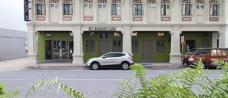 Fachada de la propiedad