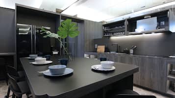 5 hours: 17:00-22:00( shared bathroom) | Shared kitchen