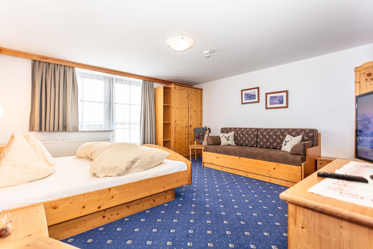 Familienzimmer | 2 Schlafzimmer, Zimmersafe, Schreibtisch, Bettwäsche