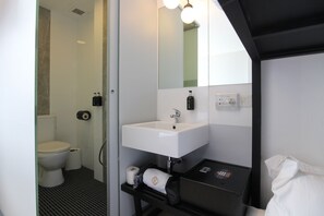 Chambre Quadruple (5Hours: 9AM - 2PM) | Salle de bain