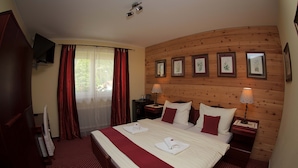 Classic Double Room | In-room safe, desk, iron/ironing board, WiFi (free) - Haus Treffer (Kirchdorf in Tirol)