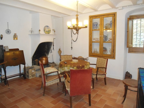 Cal Son is a house located within the urban area of ​​the town of Alpens