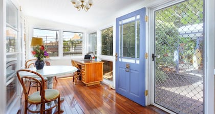 Witt’s Oasis | Two traditional Tea Gardens cottages