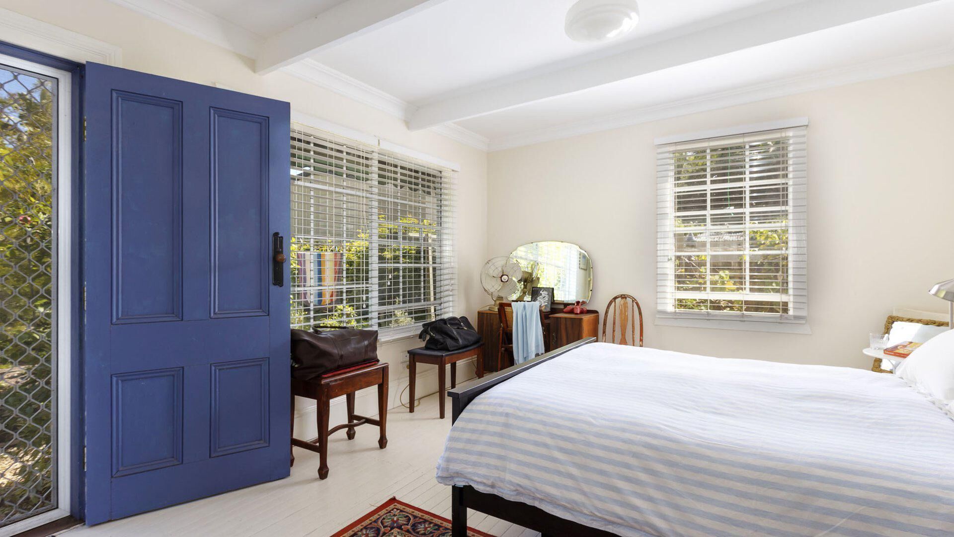 2 bedrooms, iron/ironing board, WiFi