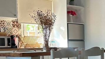 House, 2 Bedrooms | In-room dining