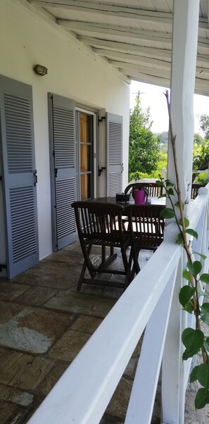 House, 2 Bedrooms | Balcony