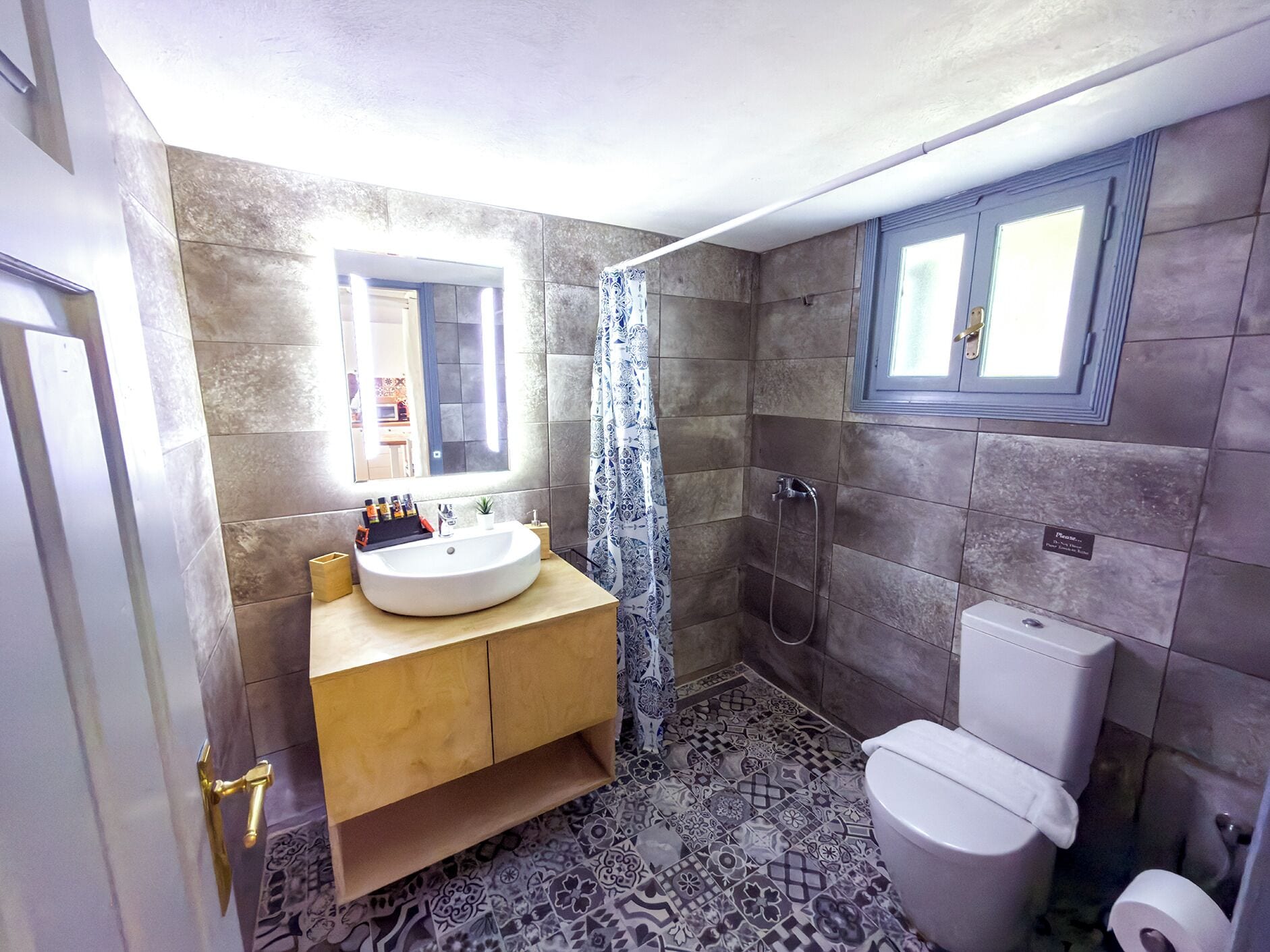 House, 2 Bedrooms | Bathroom | Shower, free toiletries, hair dryer, slippers