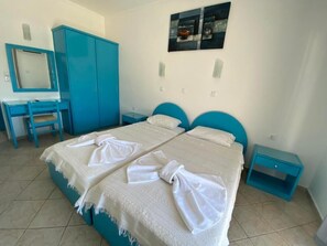 Desk, free WiFi, bed sheets - Victoria Hotel (Samos)