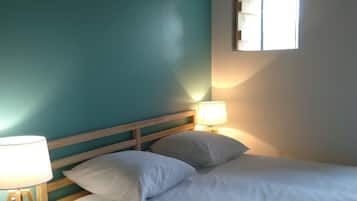 2 bedrooms, iron/ironing board, bed sheets