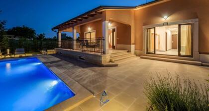 Villa mit Pool und Wellness, Privatsphäre garantiert