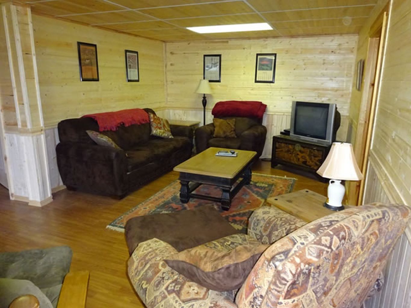 Fernseher, Kamin, DVD-Player