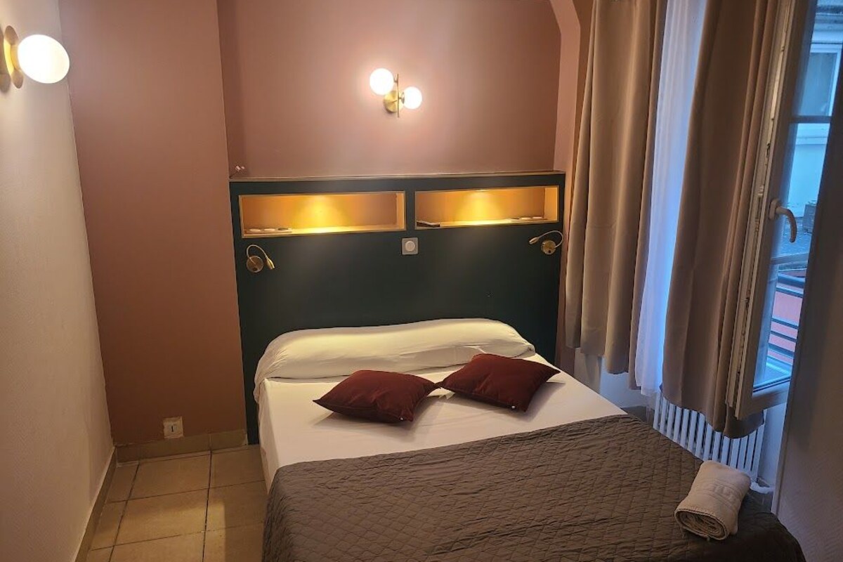 Exclusive-Doppelzimmer | Schreibtisch, Verdunkelungsvorhänge, Zustellbetten, kostenloses WLAN