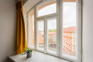 1 bedroom, blackout curtains, free WiFi, bed sheets