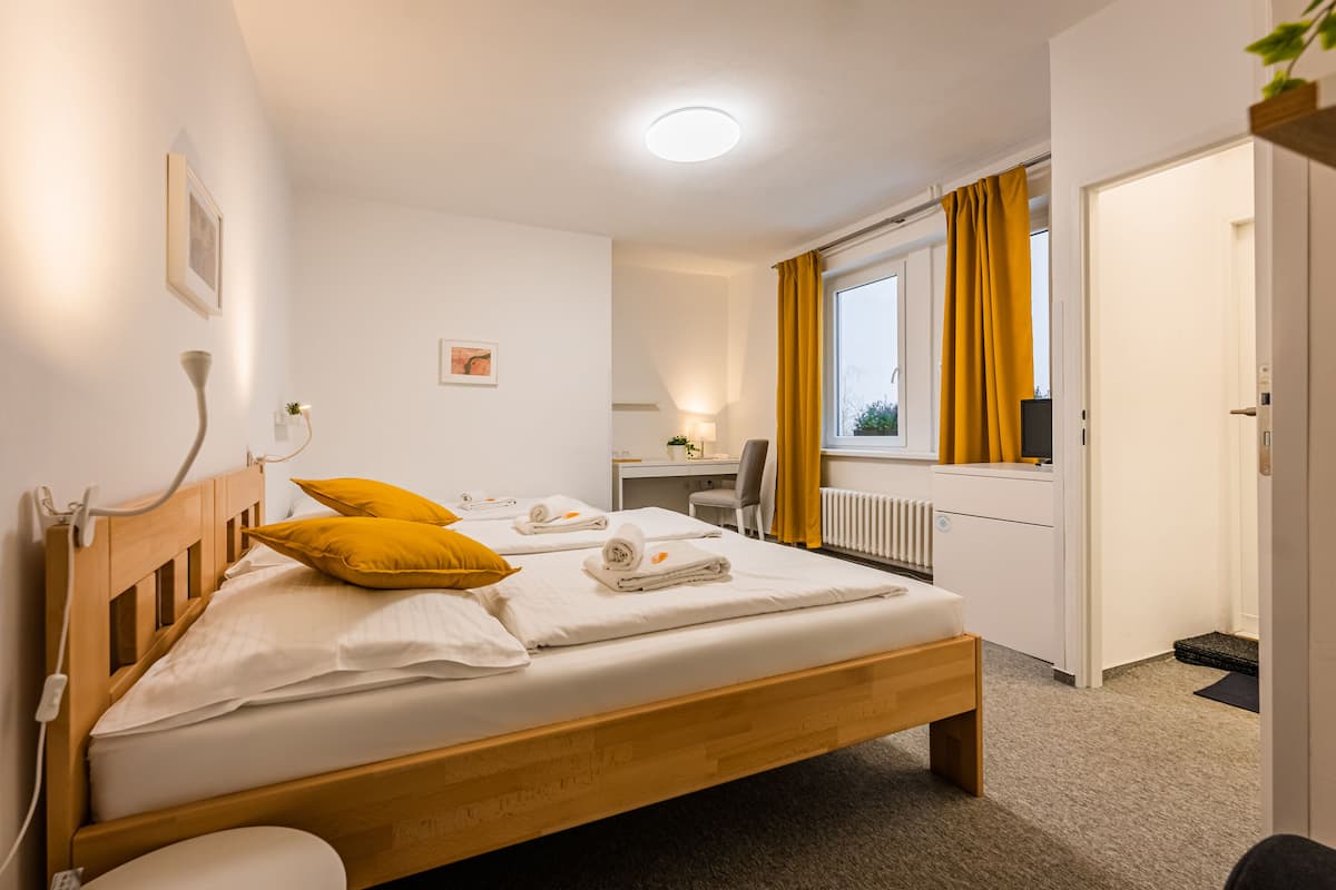 Cortinas blackout, Wi-Fi de cortesia, roupa de cama