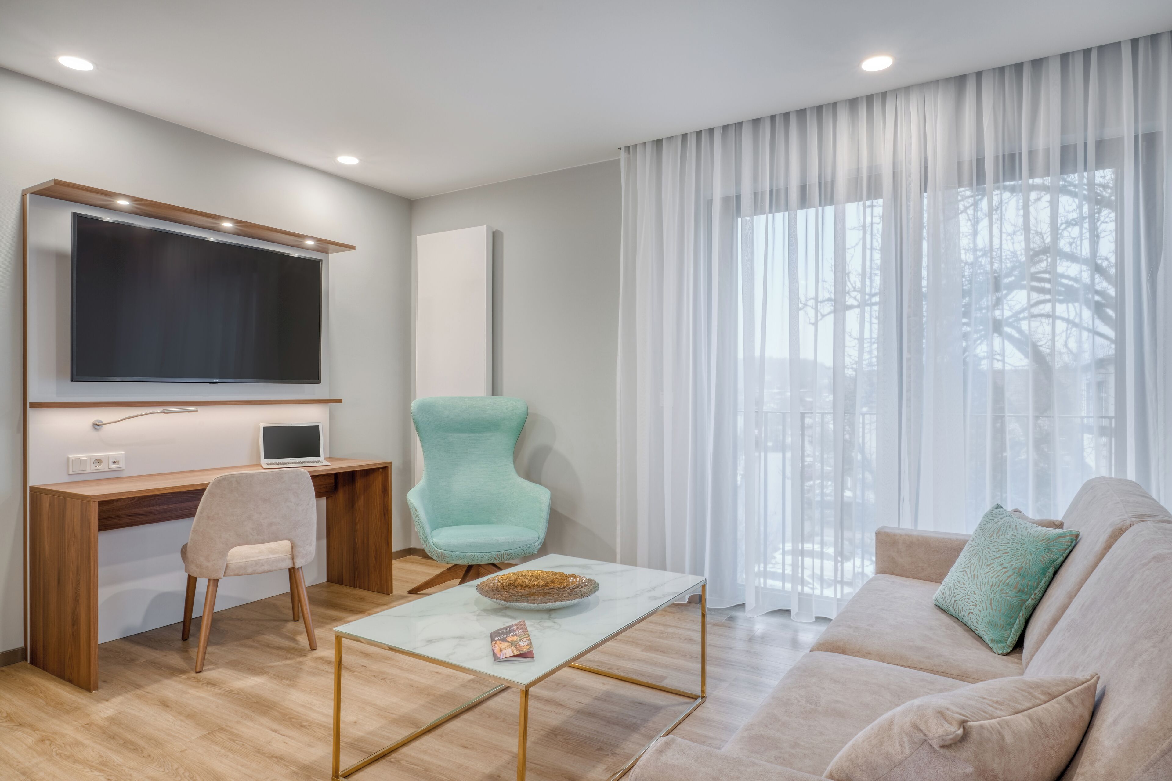 deluxe apartment, 2 bedrooms, non smoking, kitchen | living area | offices