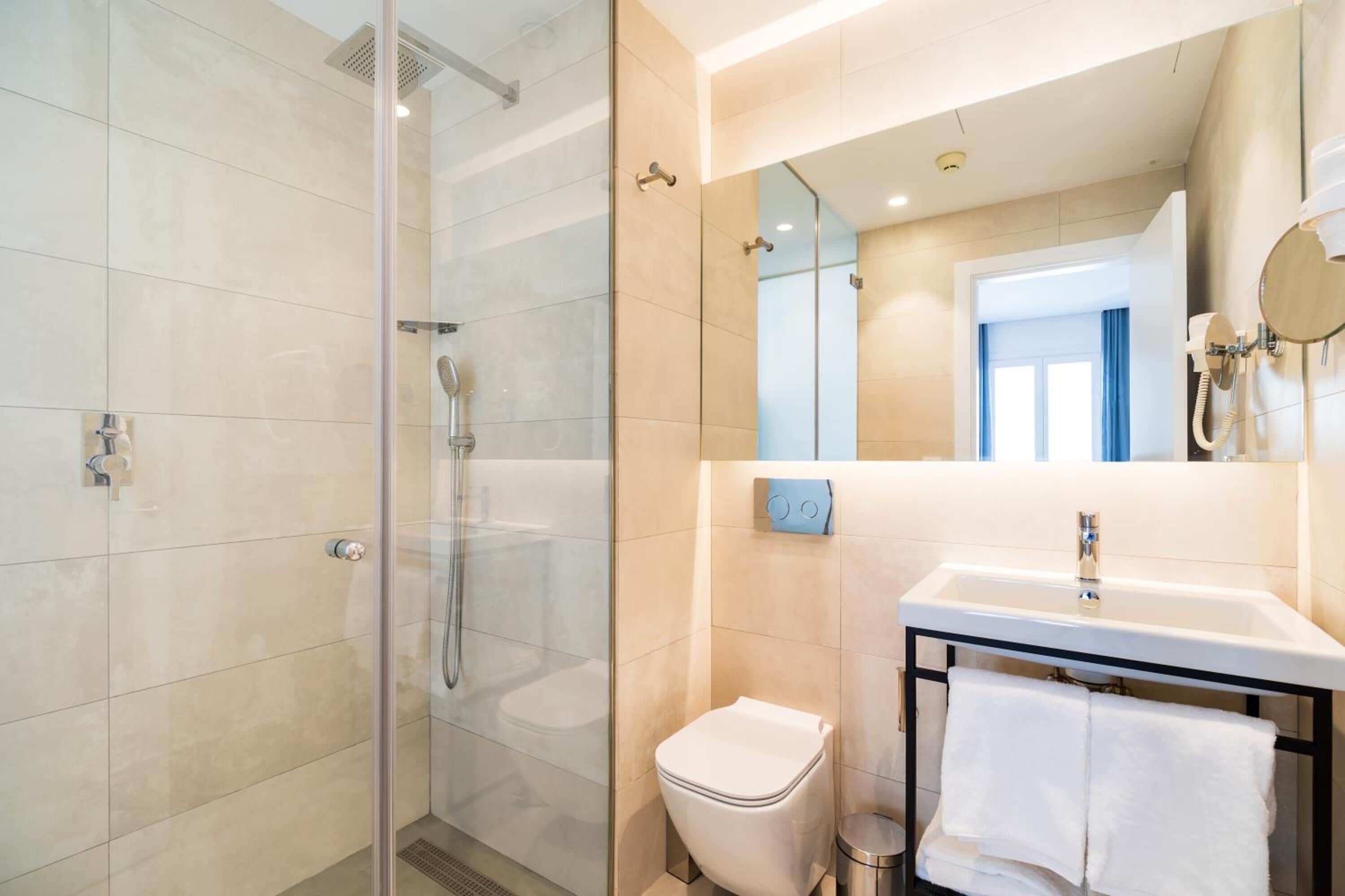 shower, rainfall showerhead, free toiletries, hair dryer